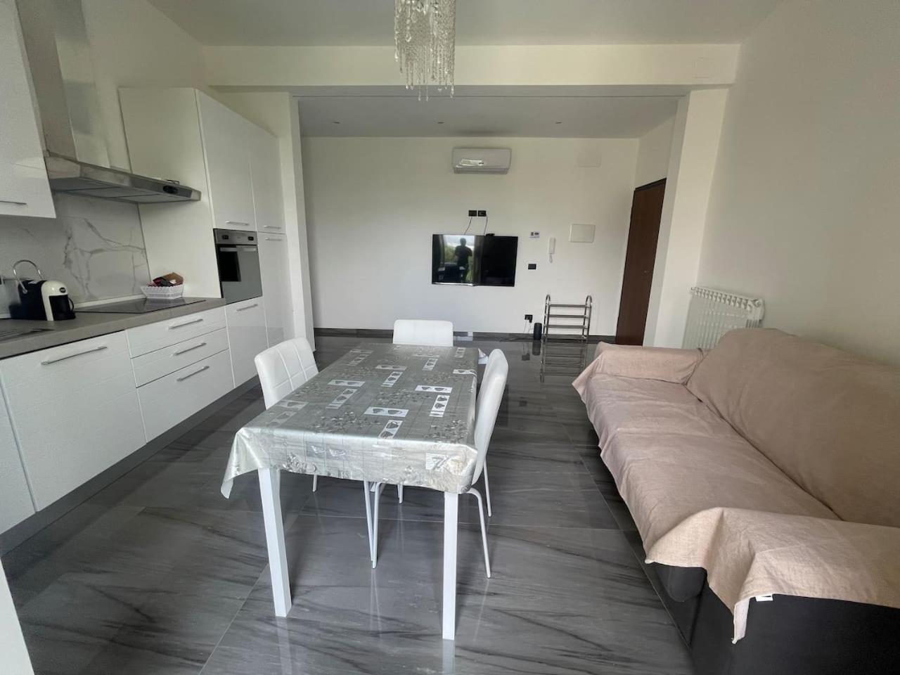 Autumn Apartment Vado Ligure Exterior foto